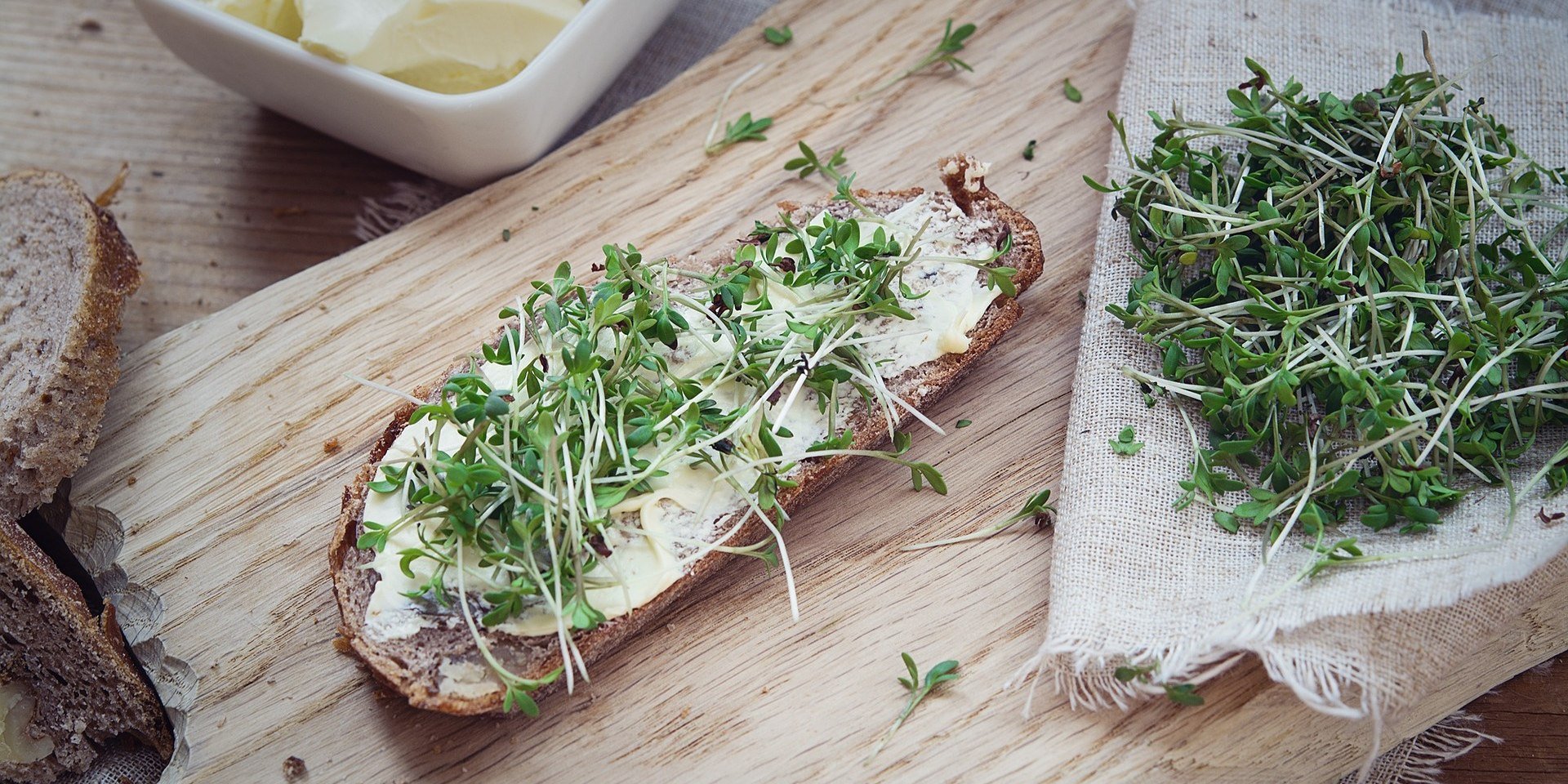 Bread with butter and cress, © Pixabay /Pezibear