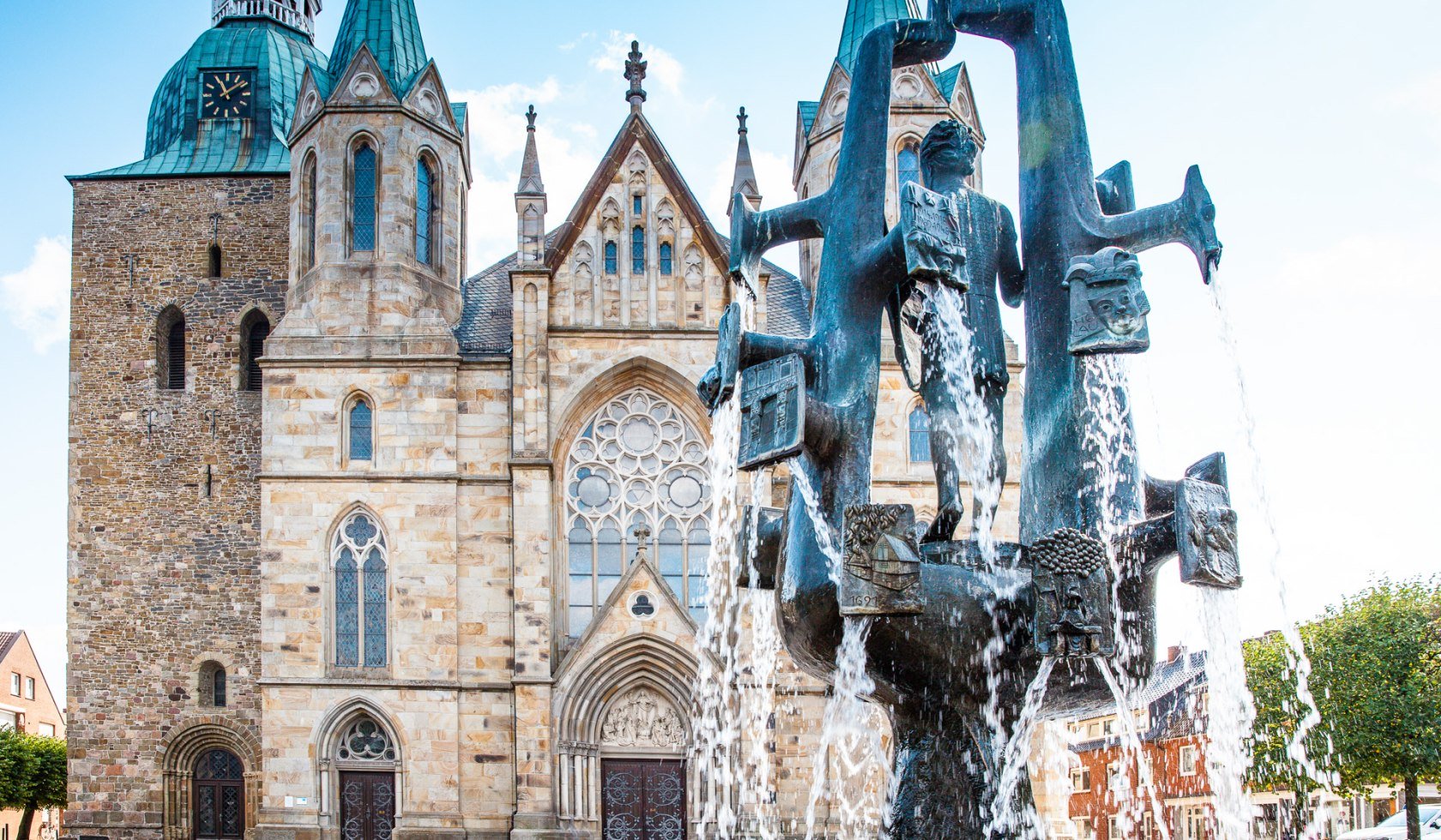 Fountain in front of the cathedral in Damme, © malopo