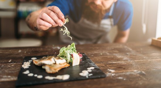 Arrange food 2, © AdobeStock