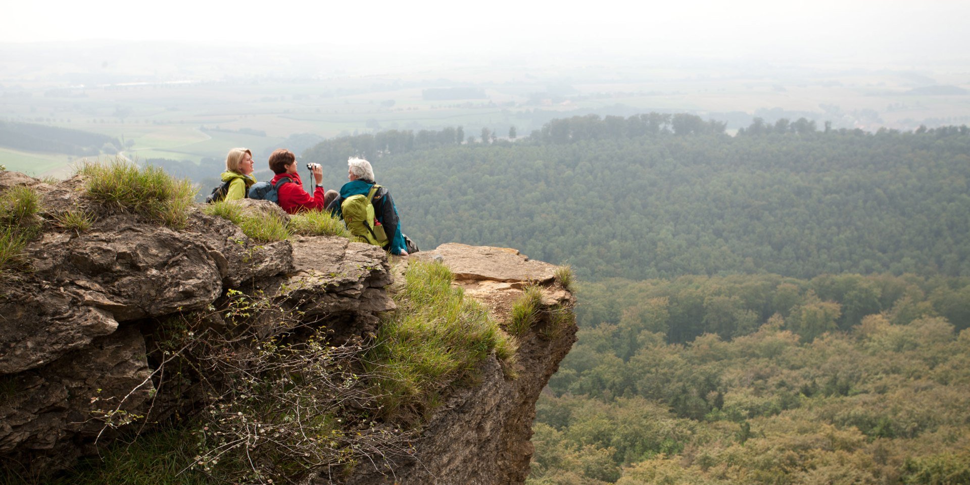 Wanderer auf dem Hohenstein, © Weserbergland Tourismus e.V / M. Gloger