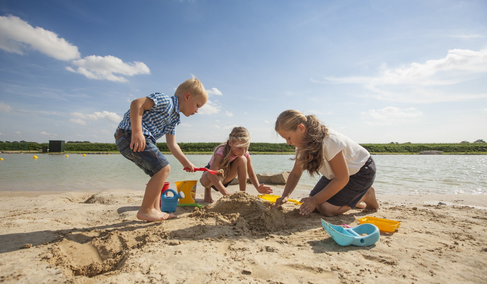 Kids playing in the sand, © Landal GreenParks