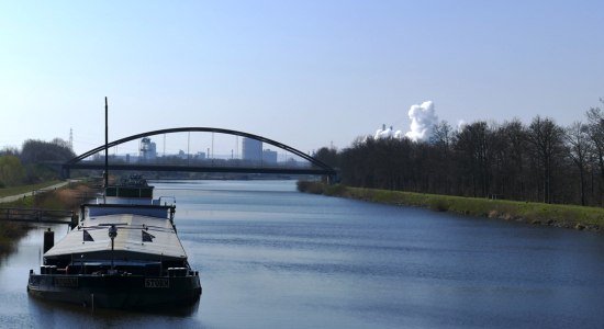 View from branch canal to steel mill in Salzgitter, © Tourist-Information Salzgitter