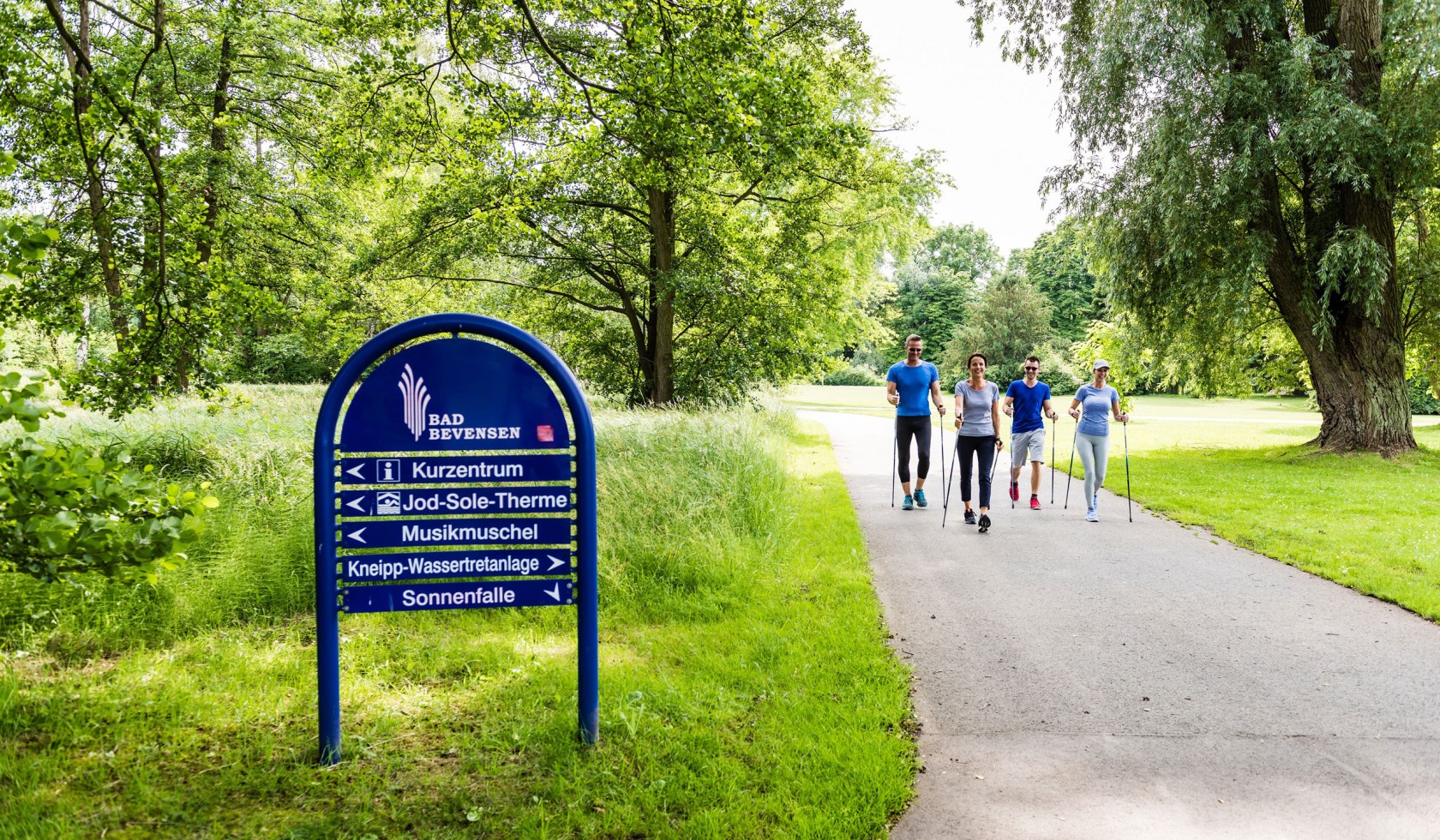 nordic walking in the spa garden, © Bad Bevensen Marketing GmbH/Markus Tiemann