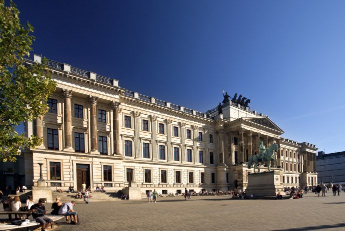 Residenzschloss Braunschweig, © Braunschweig Stadtmarketing GmbH / Steffen, Bach