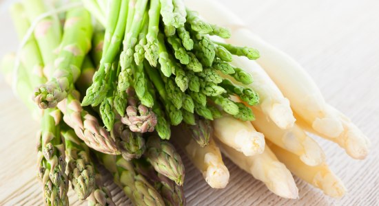 fresh asparagus, © Fotolia - svetlana kolpakova