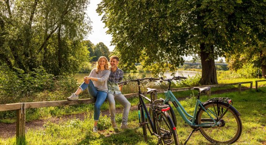 Cyclists on the Mittelweser, © TourismusMarketing Niedersachsen GmbH