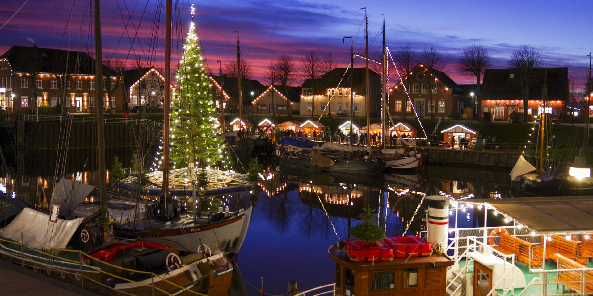 Harbour illuminated by fairy lights in the evening, © Ottmar Heinze