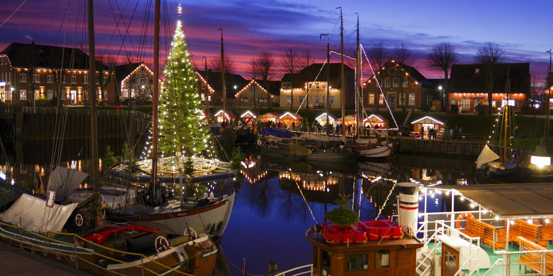 Harbour illuminated by fairy lights in the evening, © Ottmar Heinze