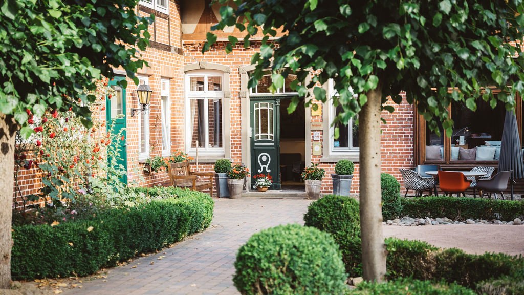 LandhotelAverbeck_front-yard-farmhouse, © Landhaus Averbeck