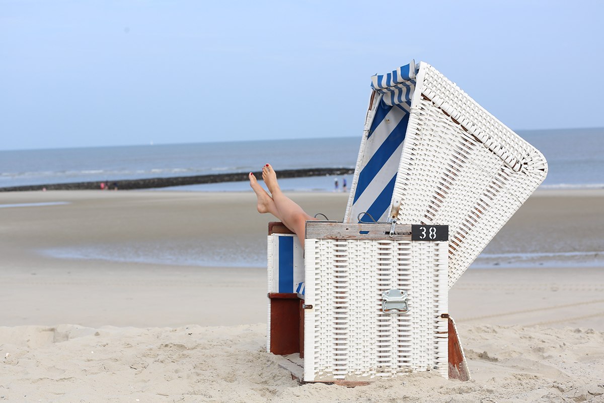 Wicker beach chair Wangerooge EN, © Kurverwaltung Wangeroge/Andre Hugel