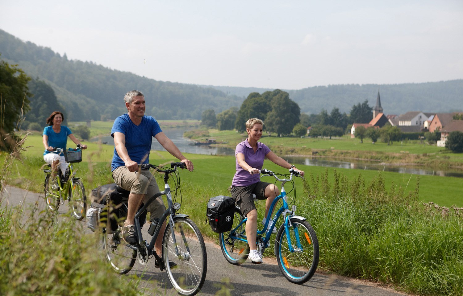 Radler auf dem Weser-Radweg in Oberweser, © Weserbergland Tourismus e.V / M. Gloger