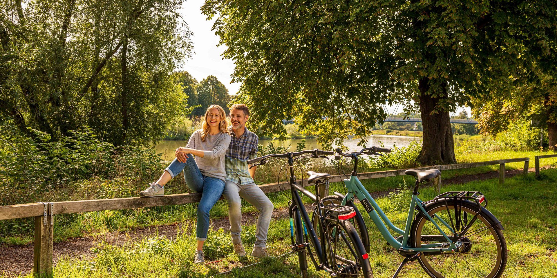 Cyclists on the Mittelweser, © TourismusMarketing Niedersachsen GmbH